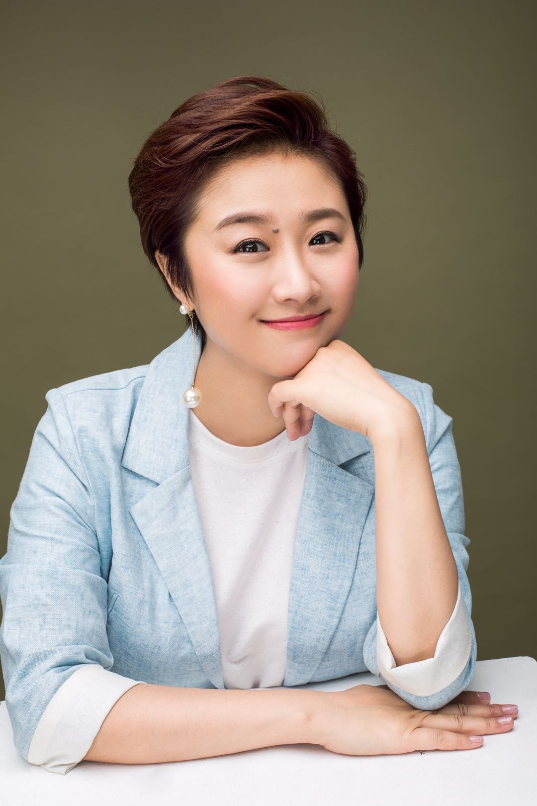 秦雨最新更,秦雨最新更，從文學(xué)到商業(yè)的蛻變