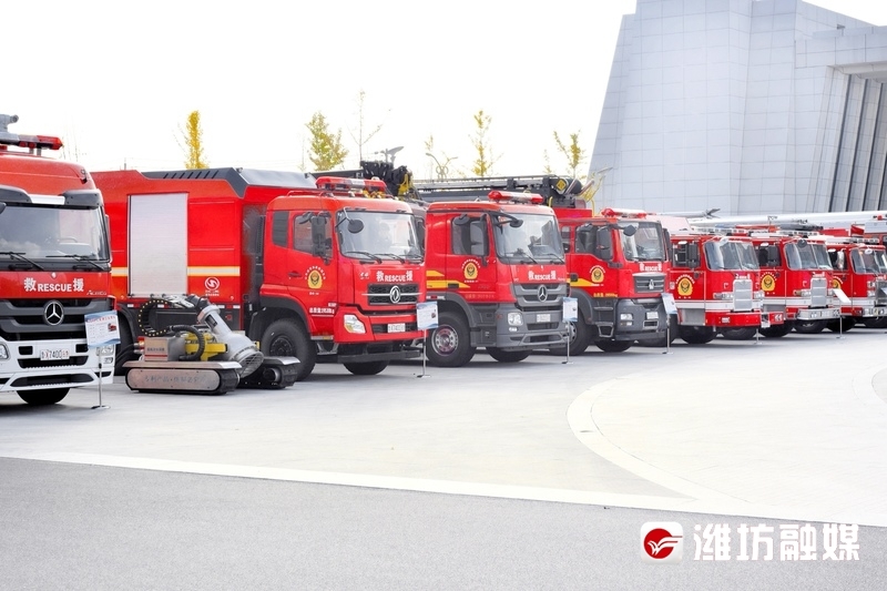 最新消防救援車，心靈之旅探索自然美景的守護者