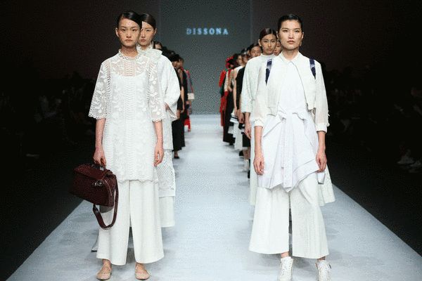 最新時尚秀場，愛的紐帶與狂歡之夜