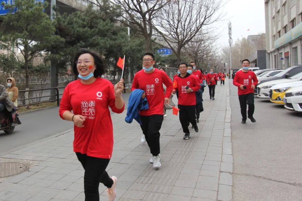 健的最新動(dòng)態(tài)與日常，運(yùn)動(dòng)場(chǎng)上的歡樂時(shí)刻