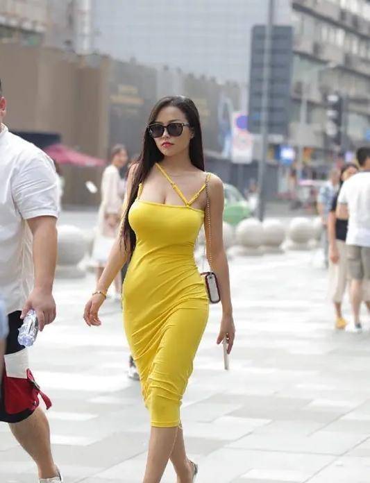 最新時(shí)尚美腿展示，小巷特色小店中的魅力之選