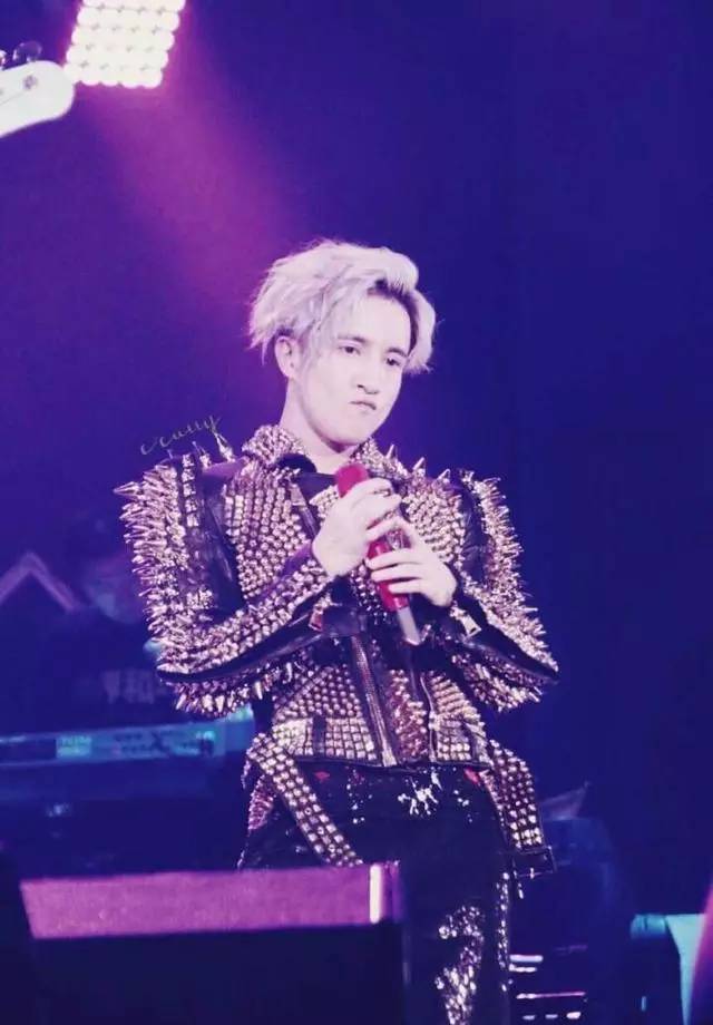 薛之謙最新帥氣寫真,薛之謙最新帥氣寫真——潮流前沿的音樂才子風采