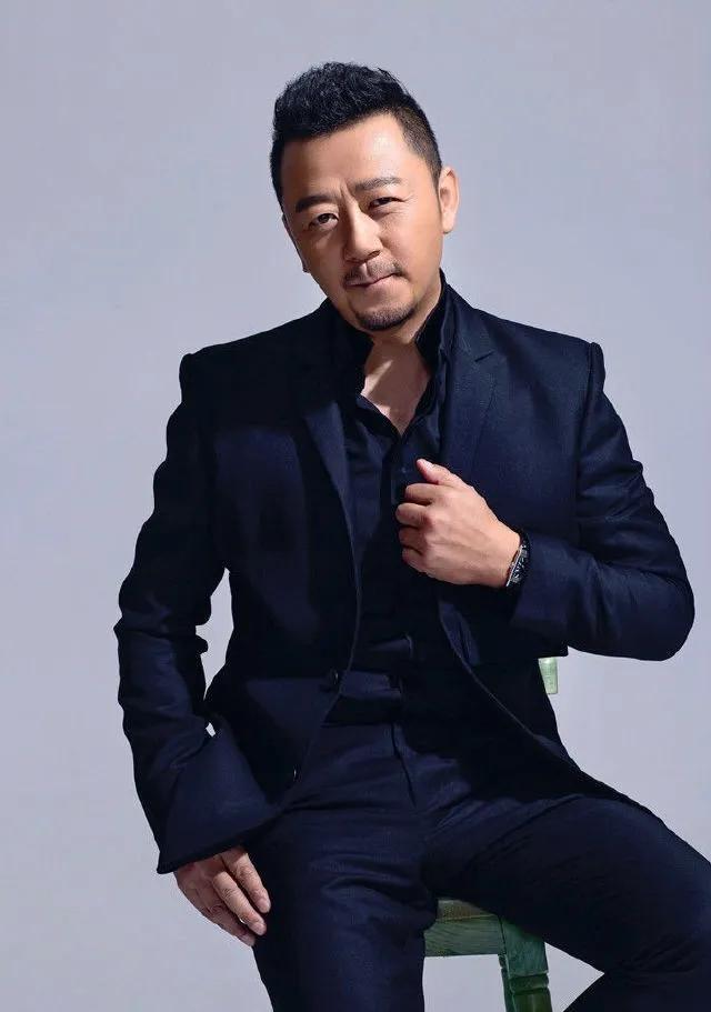 大陸老年男演員，歲月沉淀的自信與成就之光