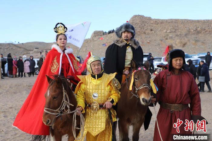 最新蒙古族服飾,最新蒙古族服飾，時(shí)尚與傳統(tǒng)交融，自信與成就感的源泉