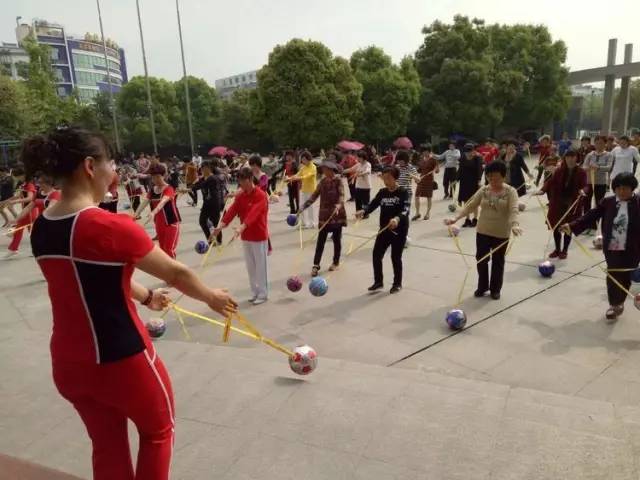 可樂球比賽，時(shí)代盛宴的狂歡！