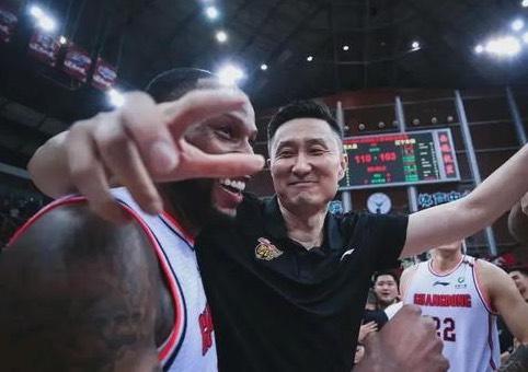 廣東最新強(qiáng)力外援,廣東最新強(qiáng)力外援與小巷中的隱藏美食寶藏