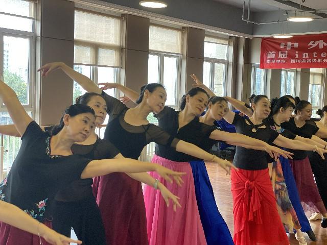 成都成華區(qū)最新動(dòng)態(tài)，溫馨日常故事展開