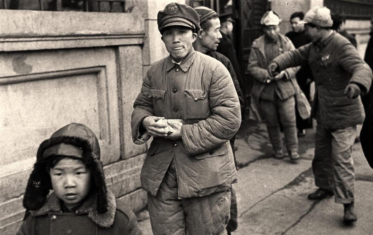 銀行溫情日常，友情與陪伴的搶銀行故事