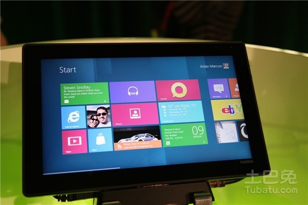 微軟最新平板探索，小巷中的科技奇跡