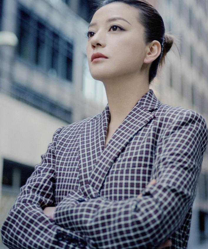 趙薇最新造型驚艷亮相，火熱話題熱議不斷！