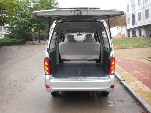 面包車后座卸除規(guī)定，法規(guī)演變與時代背景下的影響分析