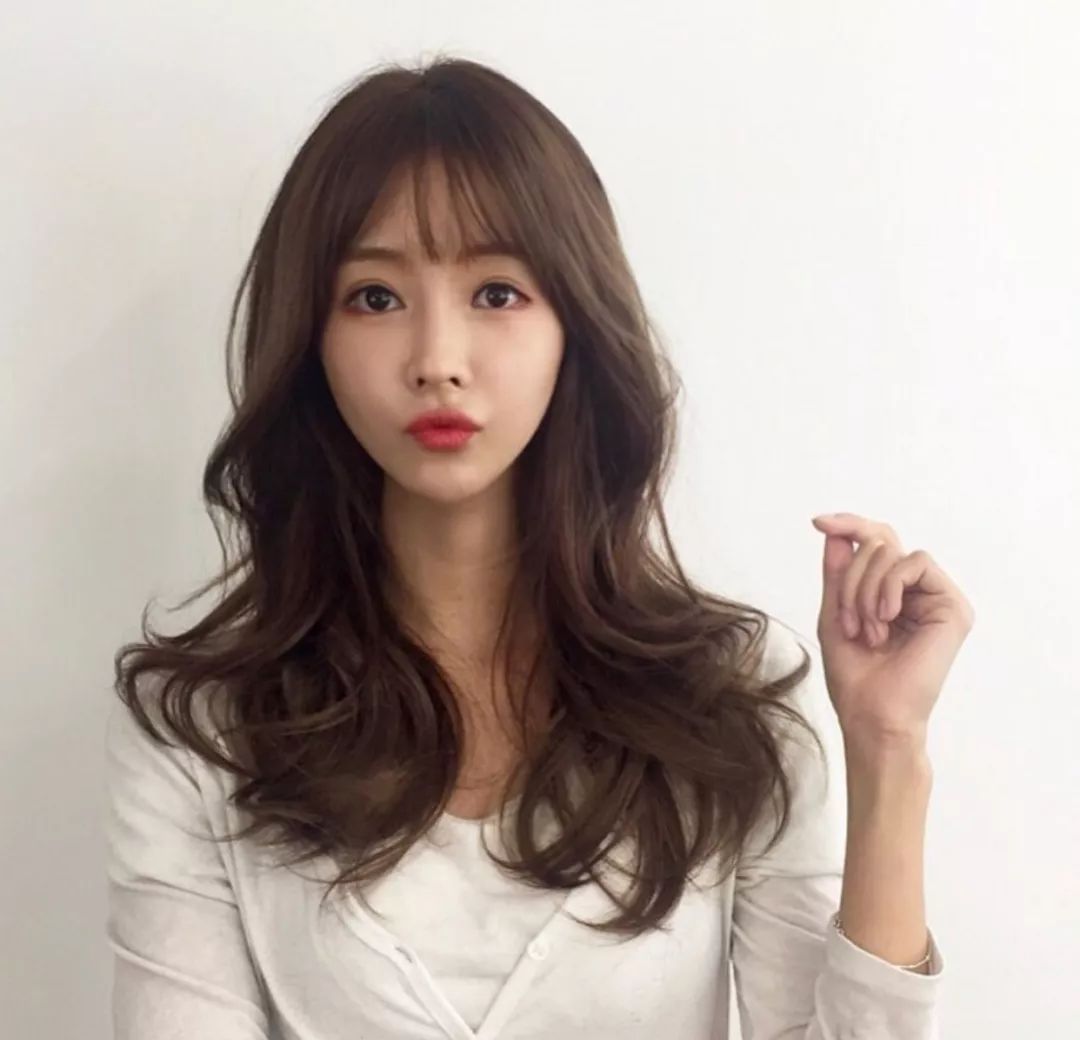 最新女長發(fā)發(fā)型圖片，自然美景與心靈之旅的完美結(jié)合