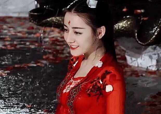 迪麗熱巴獨(dú)特旅游風(fēng)情，小巷深處的隱藏魅力與特色小店