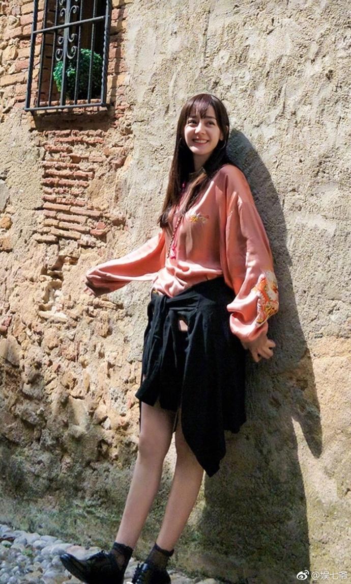 迪麗熱巴最新旅游照片，星光之旅的絢爛印記回顧